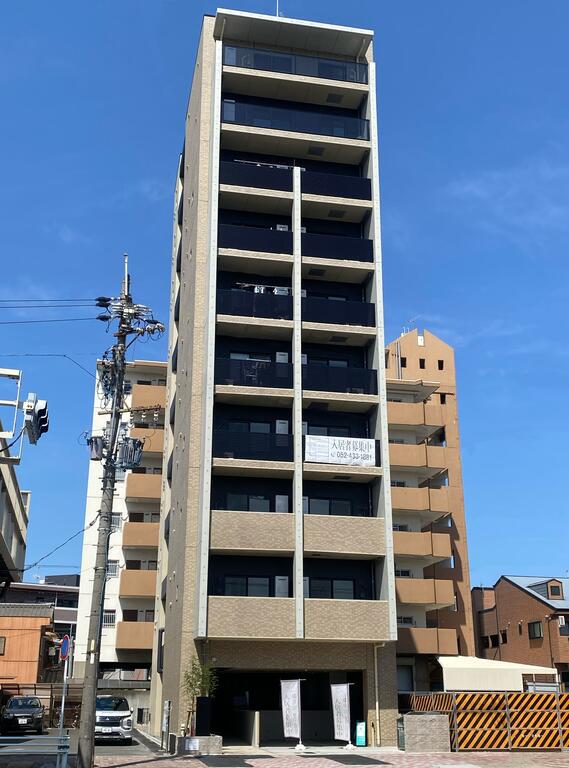 LIVES RESIDENCE SAKO