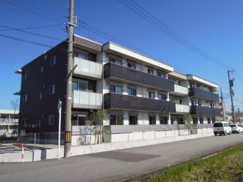 富山地鉄不二越上滝 朝菜町駅 徒歩3分 3階建 築11年