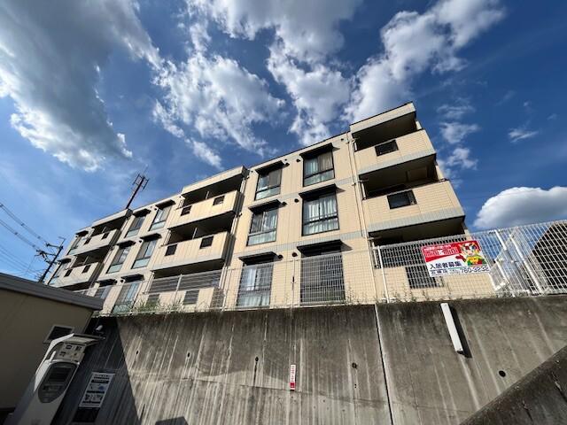 スカイコート待兼山 B棟
