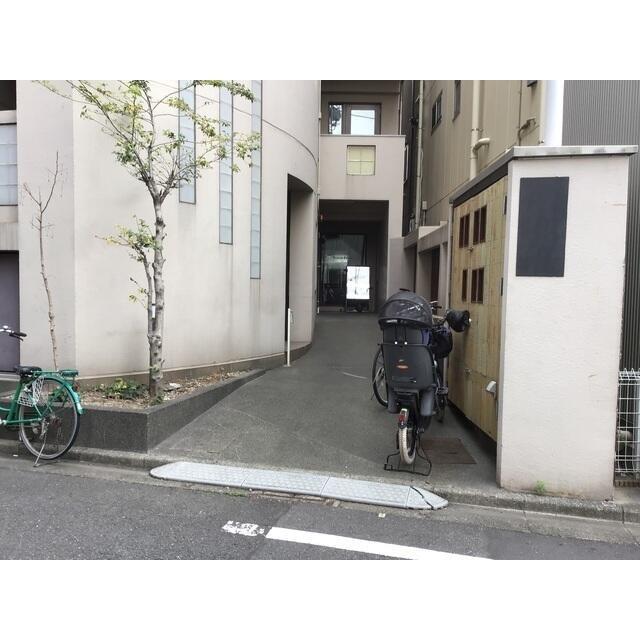TRUTH HOUSE
