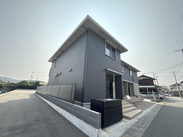 ドミールE