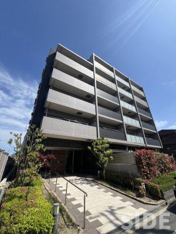 AXIA COURT
