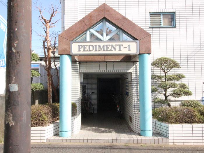 ペディメント・I