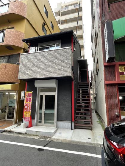 HIDE HOUSE