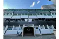シャルル四条畷駅前