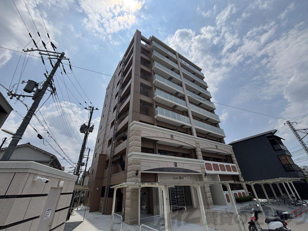 LUXE新大阪VI
