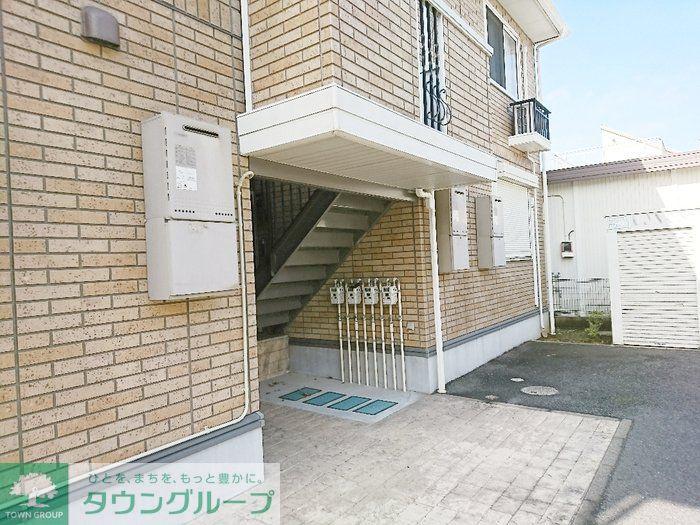 ロイヤルガーデン吉川 A