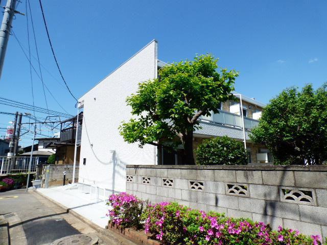 リブリ・ジュネス
