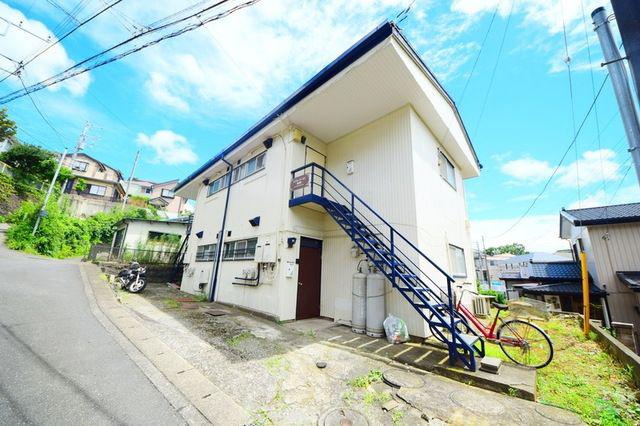 ネイヴィーフィールド岡津町