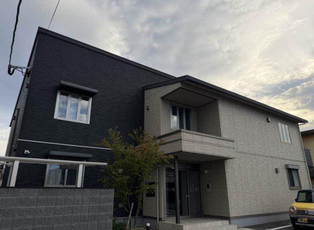 シャーメゾン三川