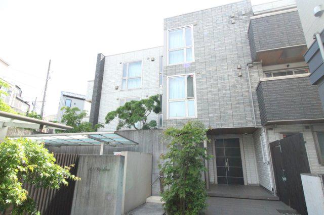 AN RESIDENCE