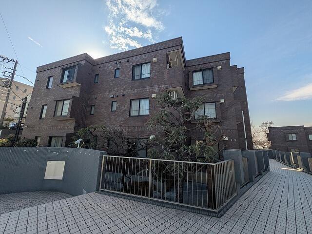 COURT HILLS 白楽東