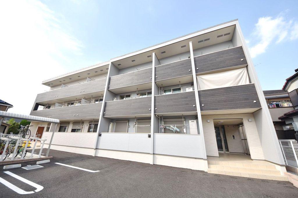 ポライトリー ファミーユ