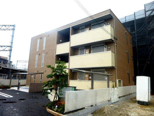 STATION SIDE COURT