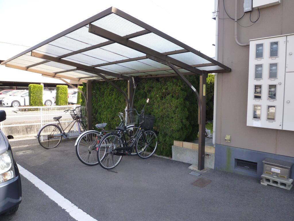 ファミール岡