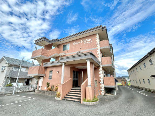 サンパレス