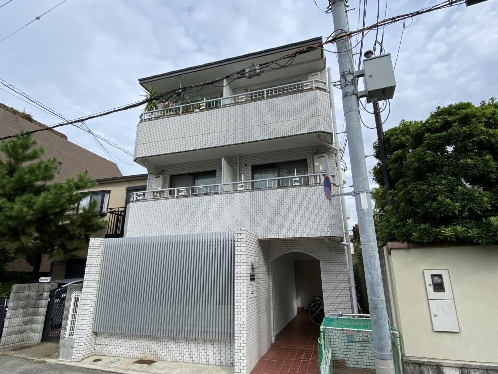 ホワイトコート北口