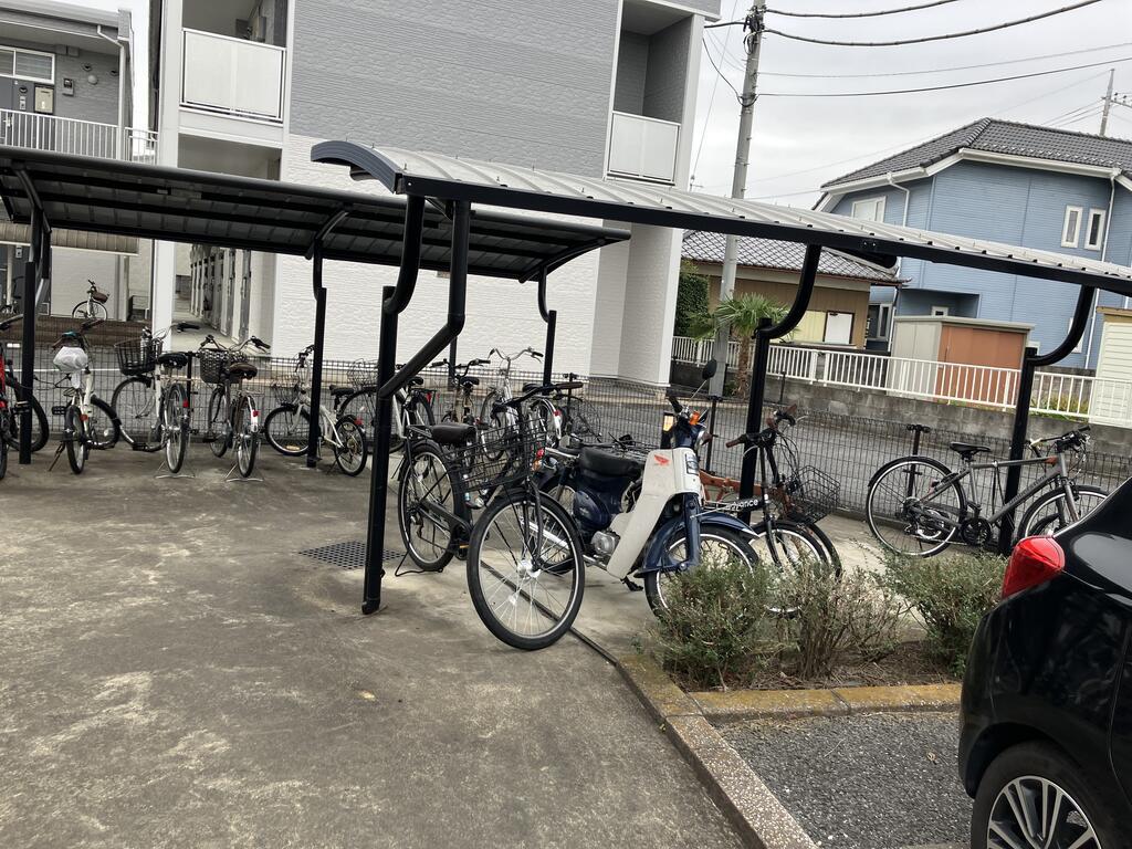 レオパレスイーストハウス