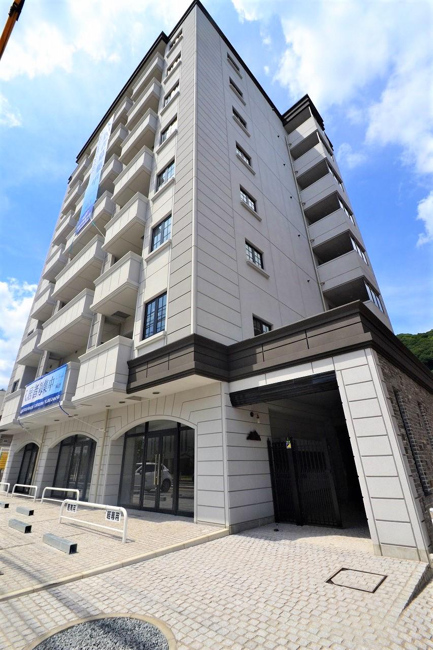 LA MONTAGNE ラ モンターニュ