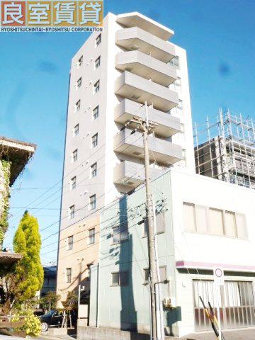 W HOUSE