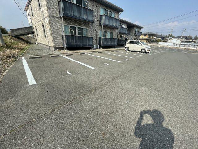 パインツリーC棟