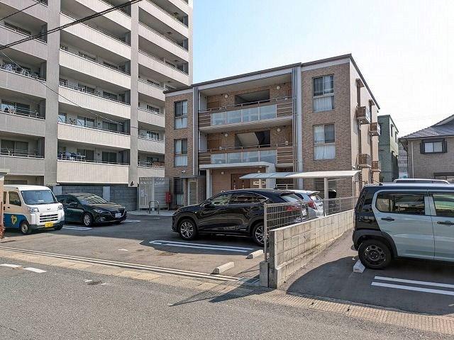 エモシオン箱崎