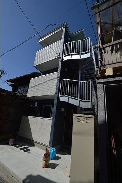 N HOUSE