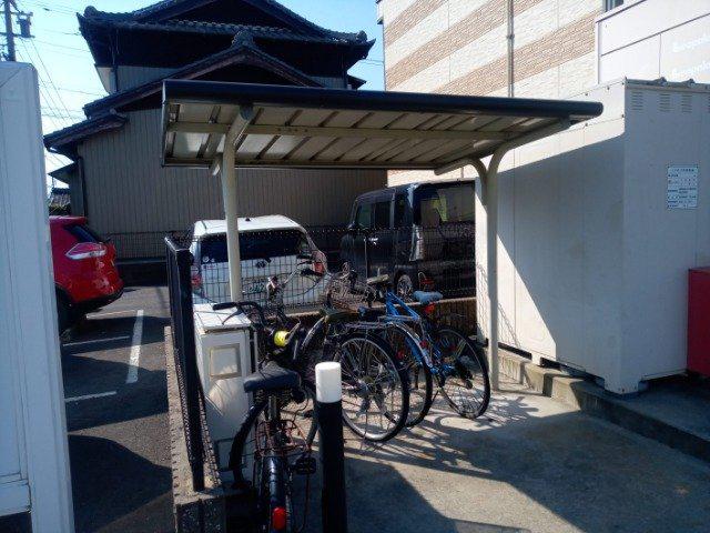 レオパレスツェーントル三好