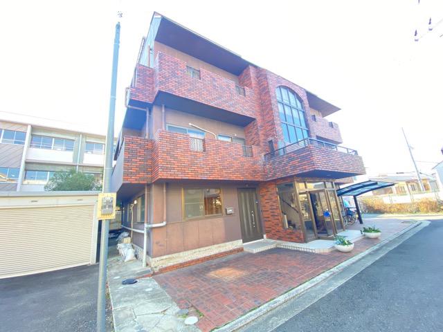 行マンション