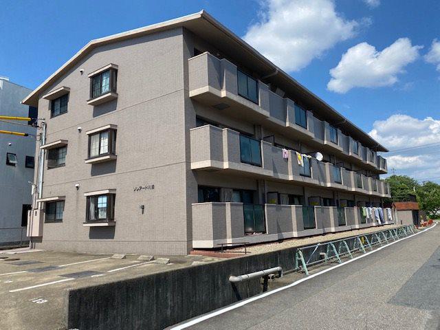 ソレアード川添