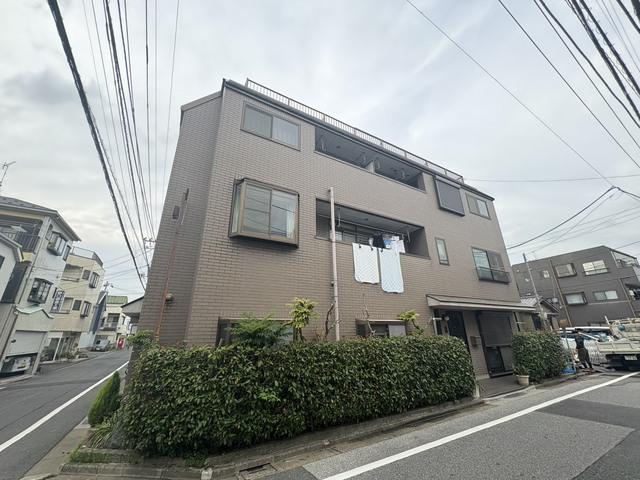 リラ・ピラミゼ