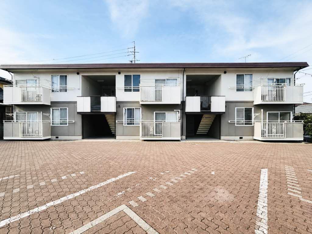 シャイニーグレンジ岡