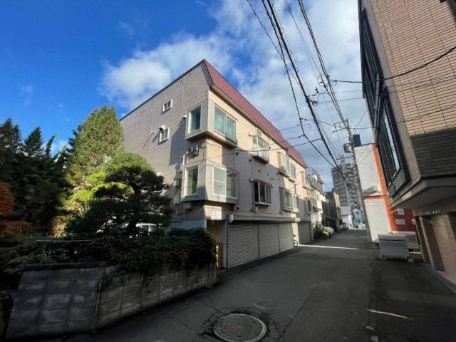 ロイヤルハウス南5条A(1K/3階)
