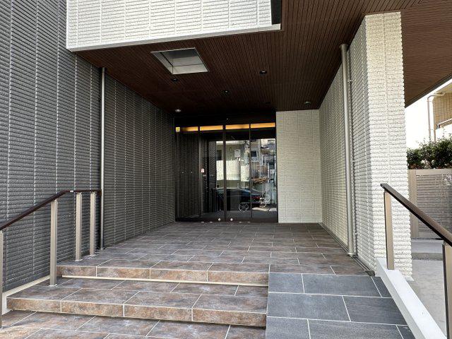 SEASON TERRACE