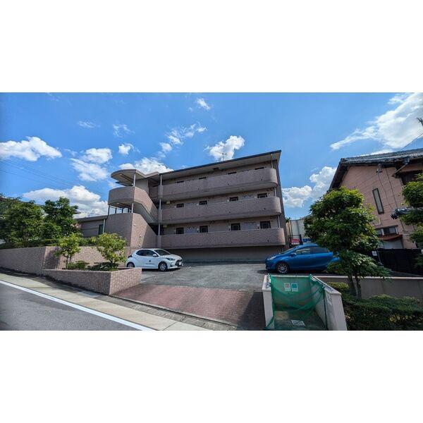 ”和”NAGOMI