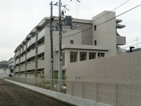 クレセント・コート