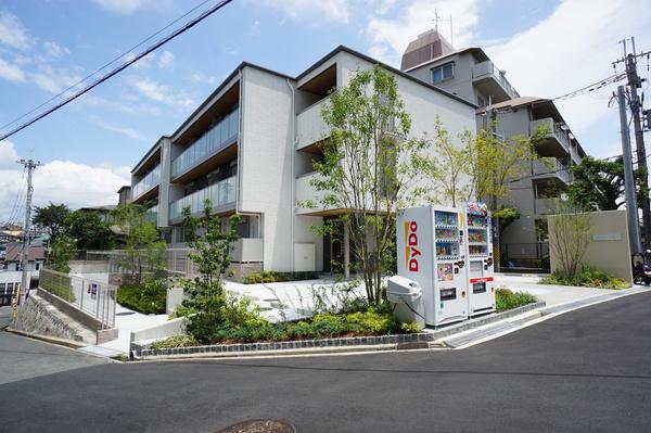 エミージュ千里