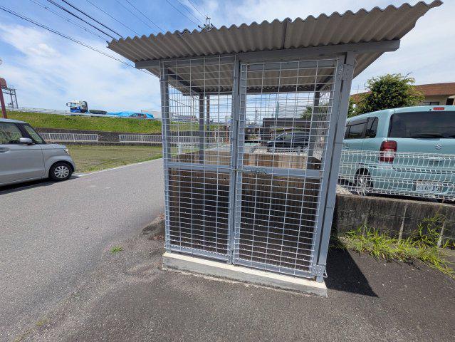 セカンドファミール(1K/2階)の外観写真
