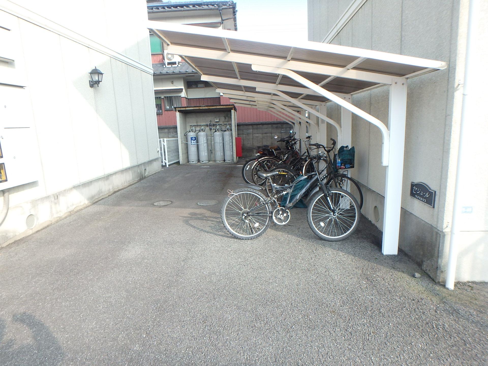 アベニューハタダ