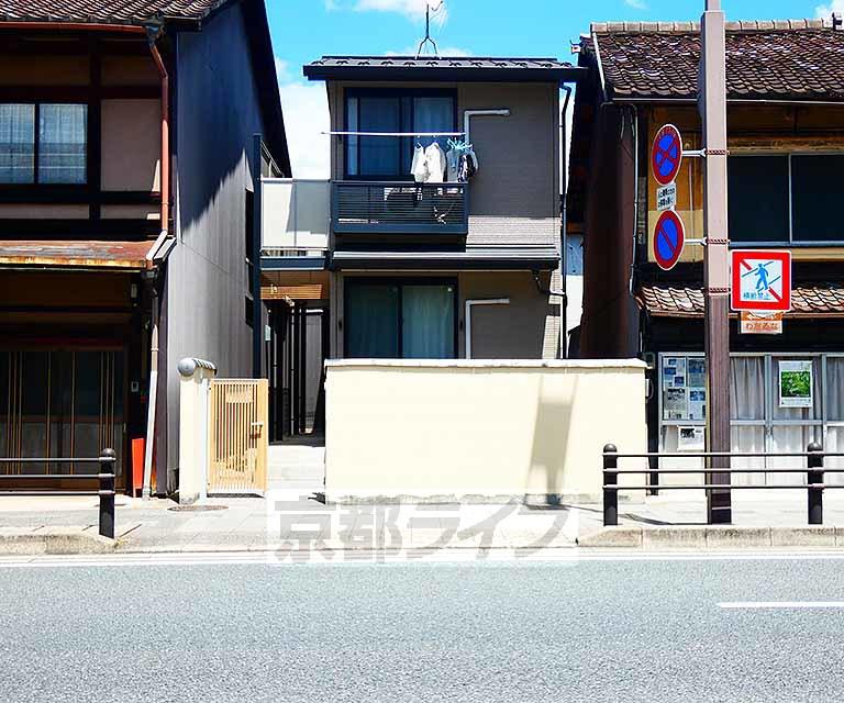 レオパレス三条東山