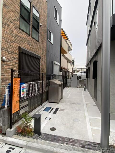 PLUS DOOR NAKANO