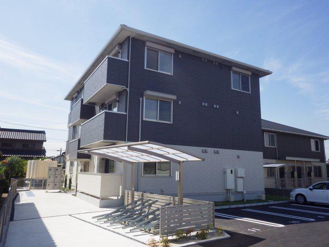 リビングタウン富木島 B