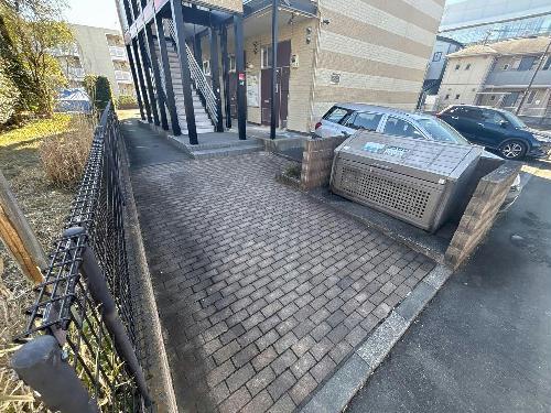 レオパレスコスモス
