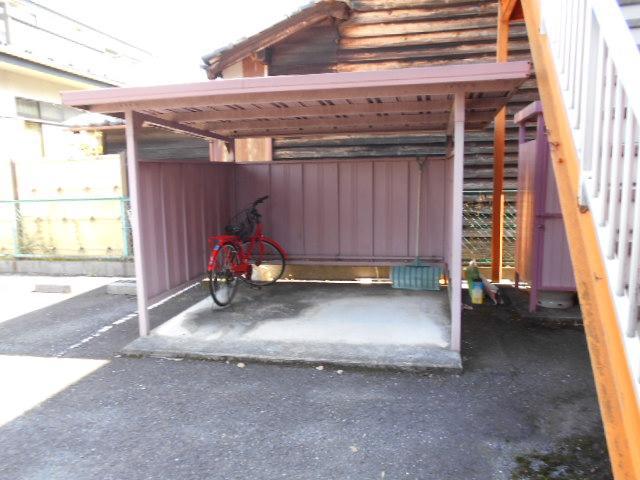 イーストウイング