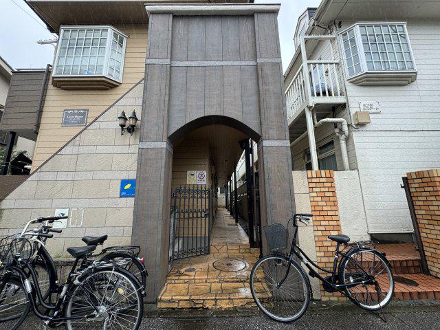リリックハウス