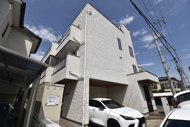 LAULEACOURT