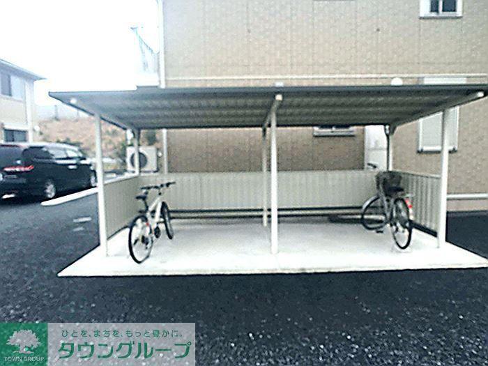ロイヤルガーデン岡之郷 A
