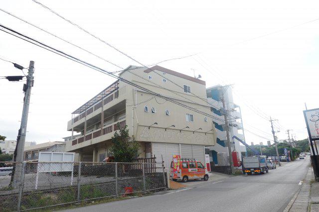 沖縄都市モノレール てだこ浦西駅 徒歩28分 3階建 築52年
