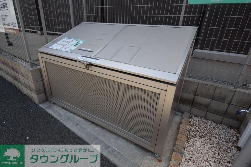 アピーズ