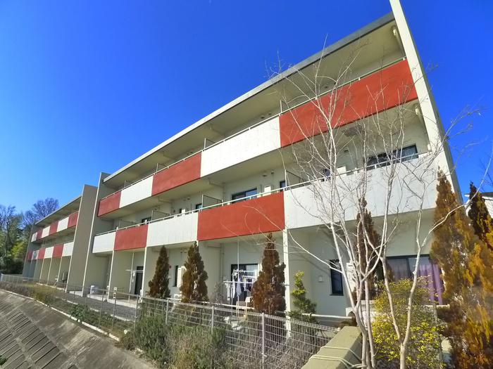 CRESCENT COURT